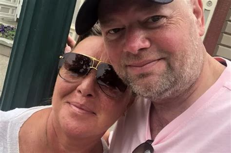 raymond van barneveld wife split.